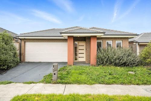 Clyde House | Everything You Need - Family Retreat in Clyde