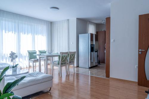 Lozenets Apartment | Evgeny's Stylishly Designed 2 Bedroom Apartment plus Garage!