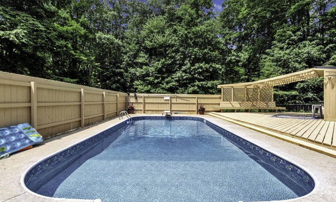 Great Valley Ski Chalet | EVL House w/Pool & Hot Tub, 7 mins to Holiday!