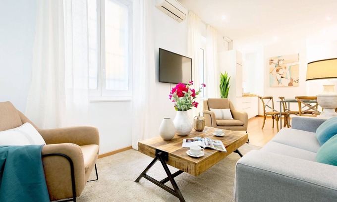 Santa Cruz Apartment | Excellent 2 bedrooms duplex in Santa Cruz Quarter. Lope de Rueda