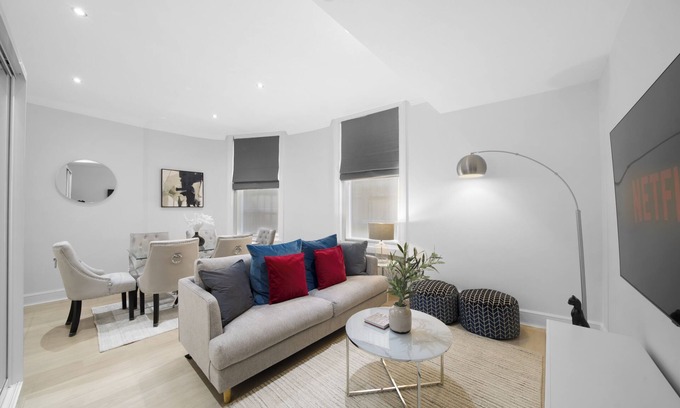 City of Westminster Apartment | Excellent Location ! HYDE PARK ! moments from world Famous Oxford Street