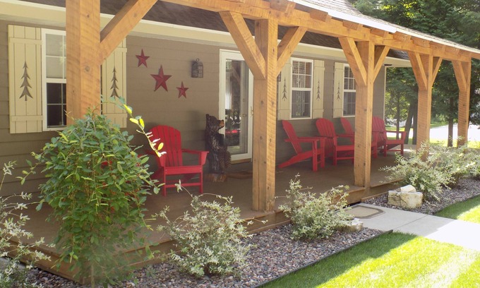 Fish Creek House | Excellent Location/Pine Cone Guest House/Close to downtown Fish Creek