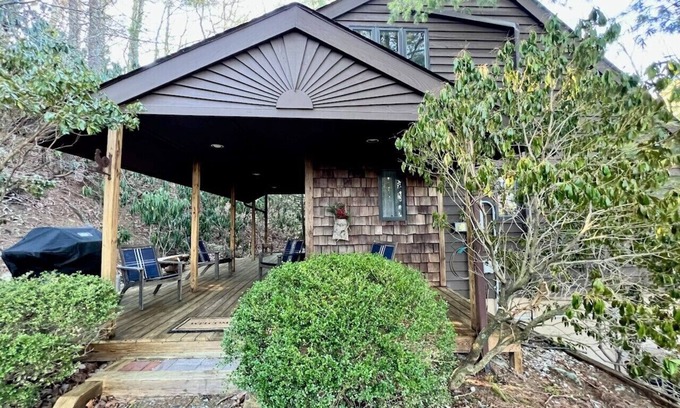Boone Cottage | Excellent location to Boone, Blowing Rock and Blue Ridge Parkway!