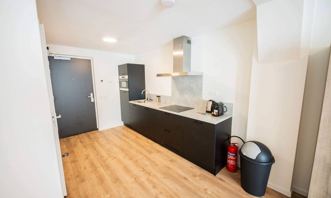 Kop van Zuid Apartment | Excellent serviced studio apartment 43m2 -PRH12E-