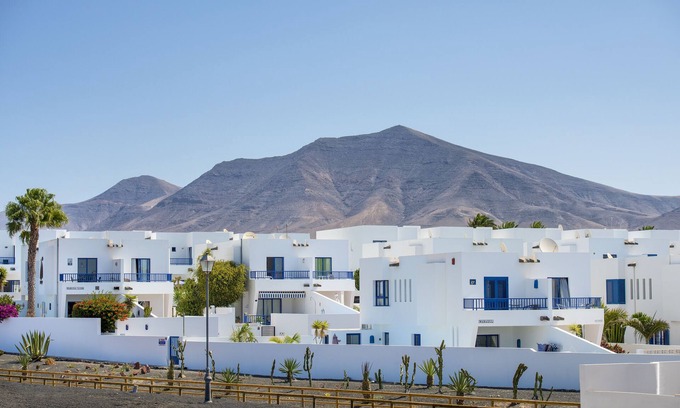 Playa Blanca Villa | Excellent villa with private pool, parking, free WIFI, 50m. Marina Rubicon