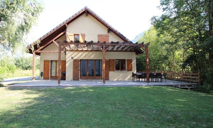 Le Bourg-d'Oisans House | Exceptional Cyclist Friendly House, Bourg d'Oisans