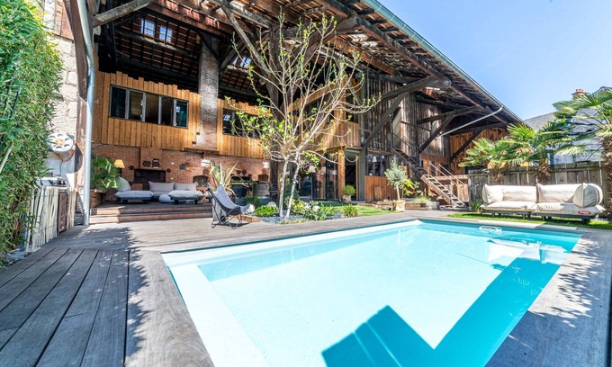 Brive-la-Gaillarde House | Exceptional loft with swimming pool and large spaces - 11 people