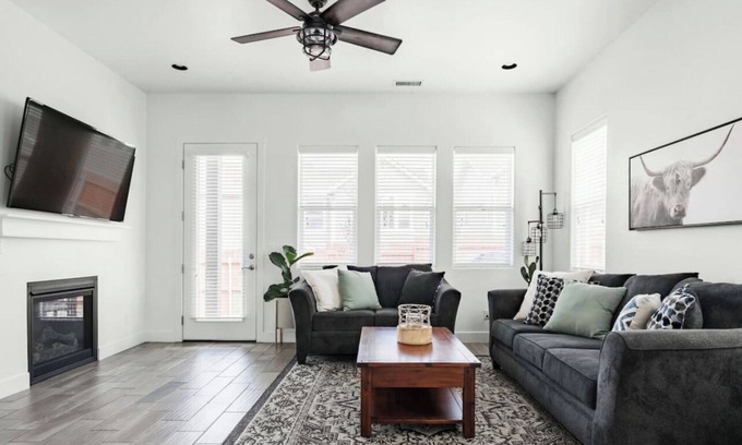 Flagstaff House | Exceptional Home in the Ponderosa Pines w/AC