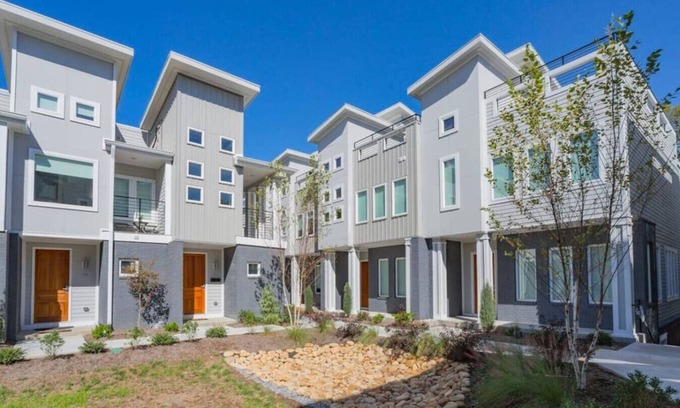 Chestnut Hill House | Exceptional Home in Trendy Chestnut Hill Near 12th South, Broadway, East Nashville, Gulch!