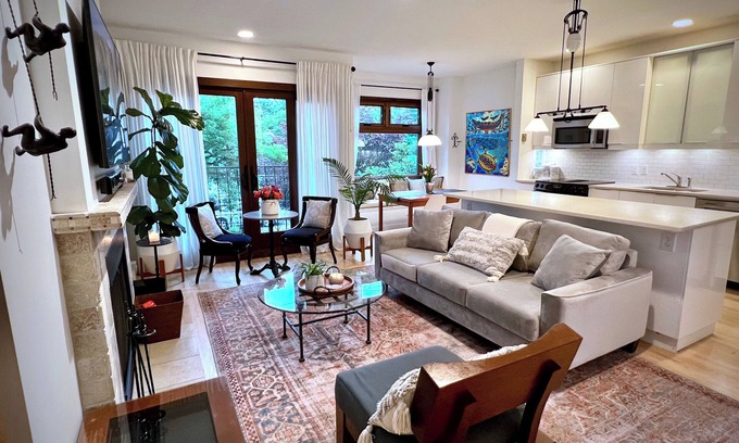 Kitsilano House | Exceptional Townhouse in Kitsilano - Walk to Beach, 4th Ave & Broadway