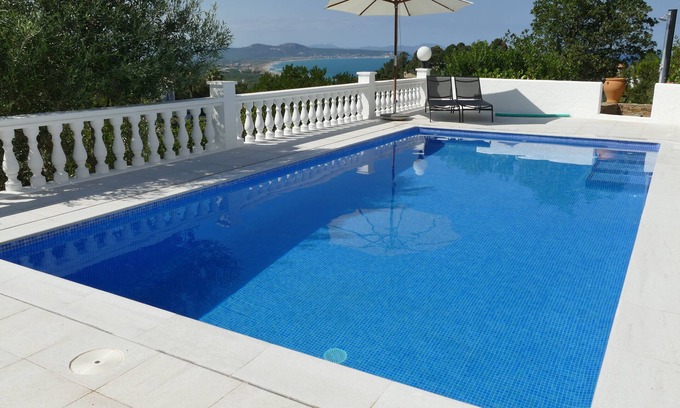 Begur Villa | exclusiv villa with superb sea view over the beach of Pals