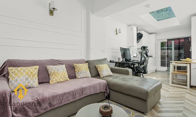 Warwick Apartment | Exclusive 1 bedroom Flat near Victoria Station