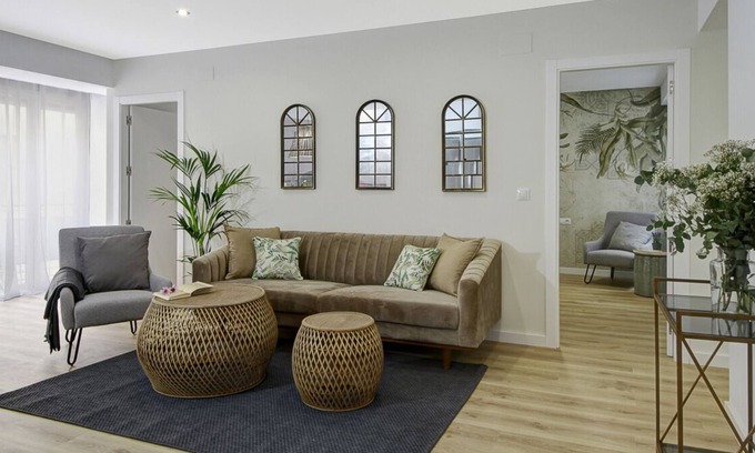 Figares House | Exclusive apartment in the city center with parking