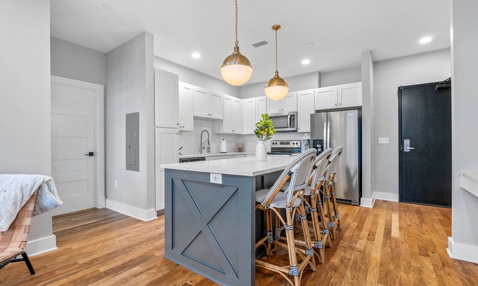 Auburn Apartment | Exclusive Apartment over Target - Downtown Auburn Unit 207