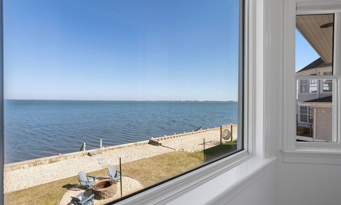 East Quogue House | Exclusive Bayfront Oasis Awaits You In East Quogue