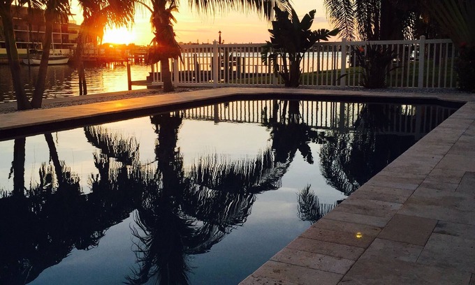Capri Isle House | Exclusive Contemporary Style Home In Florida/Premium Waterfront Dreamhome
