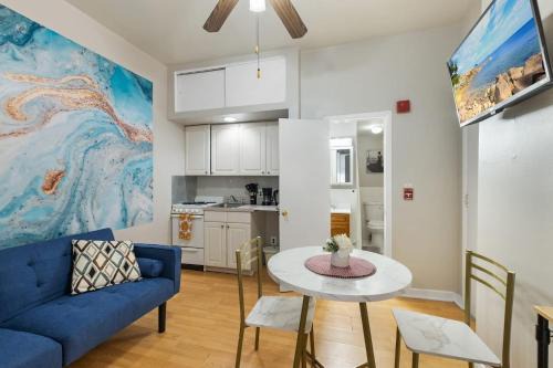 Gayborhood Apartment | Exclusive Flat In Center City