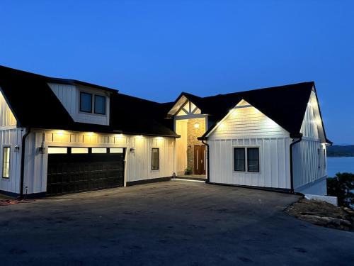 Dandridge House | Exclusive Lakefront Retreat on Douglas Lake