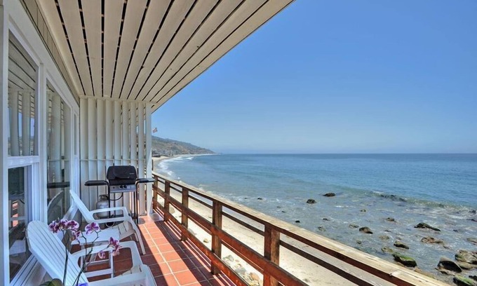 Eastern Malibu Apartment | Exclusive Oceanfront Cottage on Dry Sandy Carbon Beach - Seal