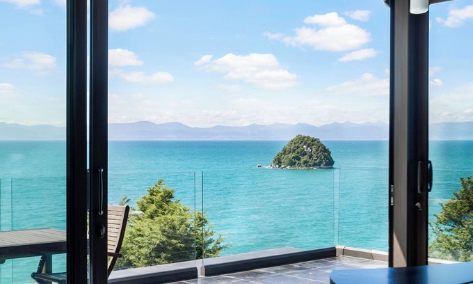 Ngaio Bay Cabin | Exclusive Penthouse Suite - Ocean Views, Beach Access, Full-Service Luxury Lodge