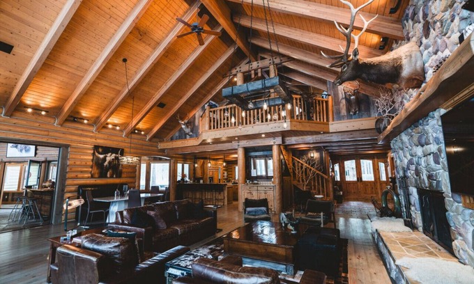 Grantsdale House | Exclusive Riverfront Lodge
