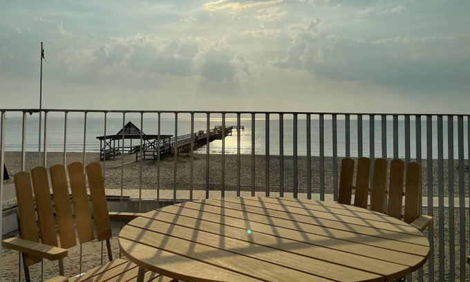 Aahus Apartment | Exclusive seafront apartment on the beach