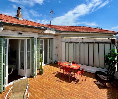 Thiers Apartment | Exclusive Top Floor - Love Suite