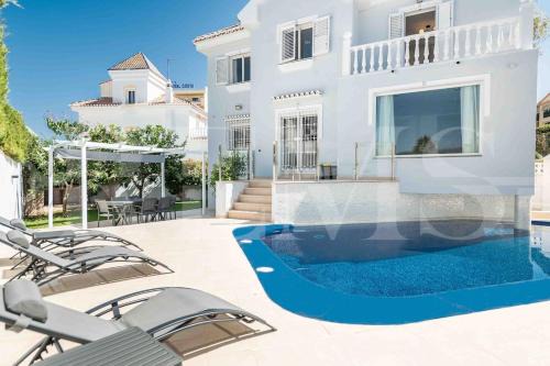Torremolinos Villa | Exclusive Villa, private pool, BBQ and beach access REMS