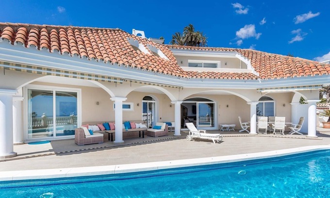 Benahavis Villa | Exclusive Villa with Stunning Mountain and Sea Views, Private Pool & Wi-Fi