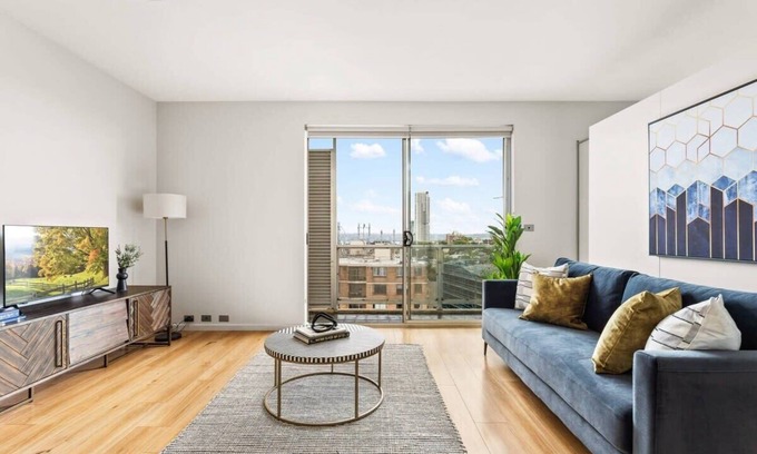 Surry Hills Apartment | Executive 1-Bed Apartment with City Views
