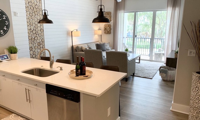 Downtown Tampa Condo | EXECUTIVE 1 BEDROOM SUITE w/WATERVIEW - Riverwalk Downtown Tampa