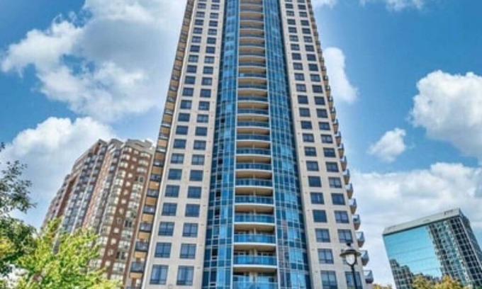 Downtown Mississauga Condo | EXECUTIVE 2 BEDROOM 2 BATH CONDO SQUARE ONE