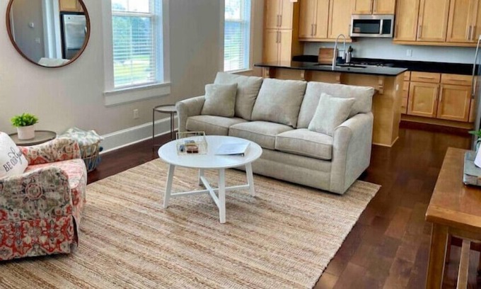 Thomasville Condo | Executive Condo - King Bed & Garage