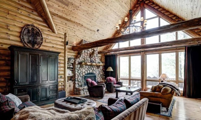 Hayward House | Executive Custom Log Lodge on Little Round Lake