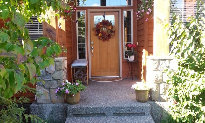 Hayden House | Executive Home in Hayden Lake Country Club EstatesnDiscounts for 7+ & 28+ nights