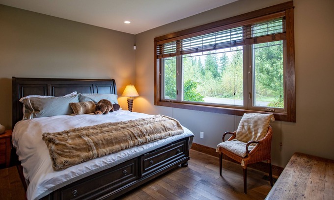 Revelstoke House | Executive Home with Beautiful Finishes Throughout