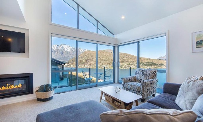 Frankton Apartment | Executive Living in Bluewater - 3 Bedroom Apartment