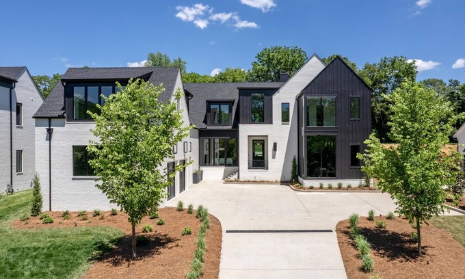 Green Hills House | Executive Luxury Home convenient to everything!