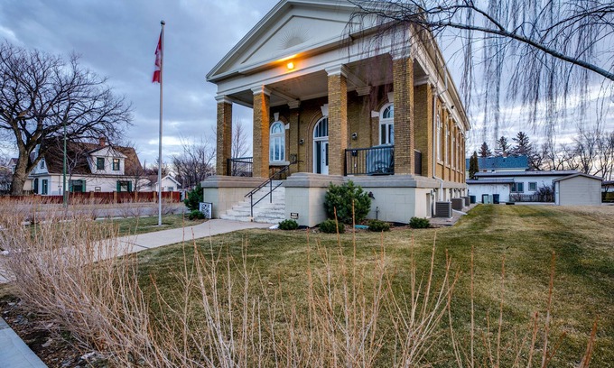 South Lethbridge Condo | Executive Luxury Suite on the desirable 7th Ave S