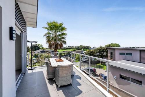 Bell Block House | Executive On Parkview - 3BR modern family home