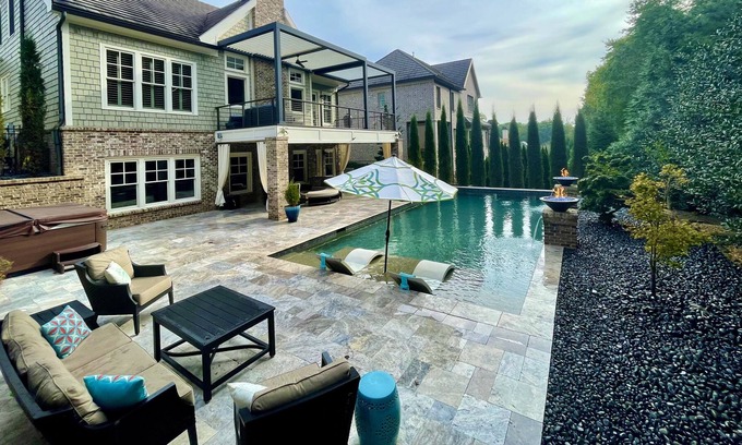 Cumming House | EXECUTIVE Resort/Family Estate POOL+Hot Tub +TESLA Model X (opt)