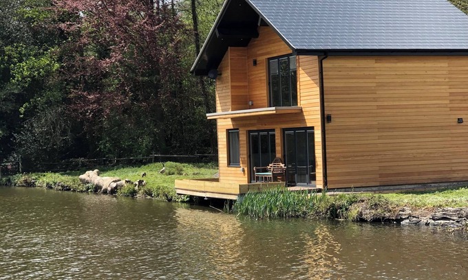 Worth House | Executive retreat getaway featuring Professional hot tub. Hydropool luxury.