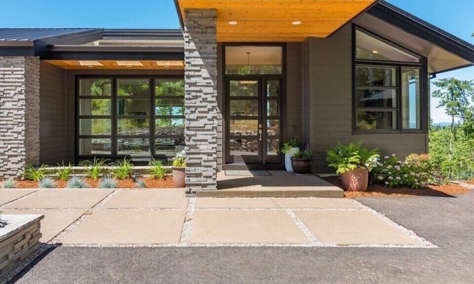 Sherwood House | Executive Retreat| Incredible Views | Smores Around the Firepit