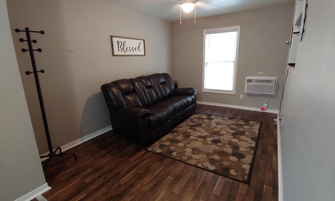 Bluewell Apartment | Executive Short-Term Rental 2-Bed 1-Bath Pets Allowed