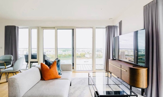 Woolwich Apartment | Executive split floor waterfront penthousenn