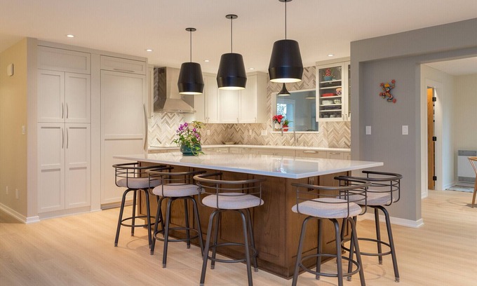 Gordon Head House | Executive style, Luxurious, Stunning Main floor Near UVIC. EV Charger.