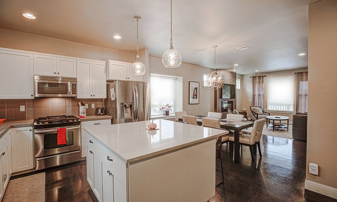 Cedar Hills House | Executive Vacation Home Across Nike HQ/VillaSports Gym/Spa, Business or Family