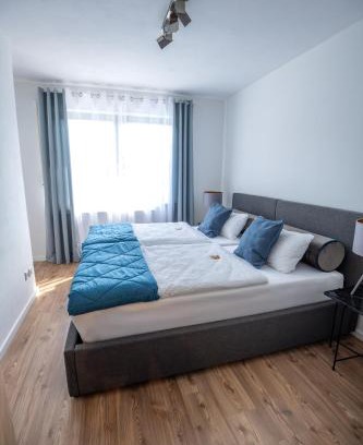 Monikaviertel Apartment | Exklusive Maisonette 91 qm 4 Zimmer 1-9 Personen in Ingolstadt nähe A9, inklusive Parkplatz am Haus, Netflix, Kaffee, Tee, 24-h self-check-in, ideal für Gruppen, Familien und Geschäftsreisende