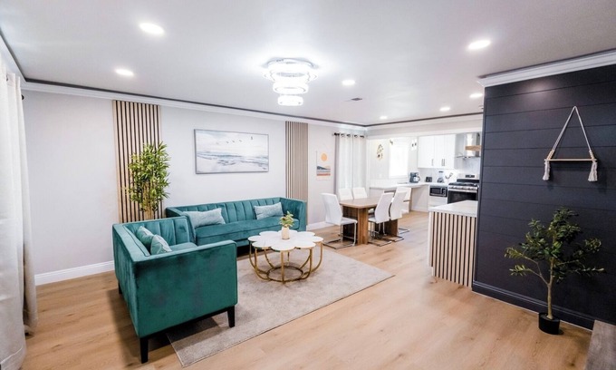 Paradise Hills House | Exotic home Cumberland street by sdstay
