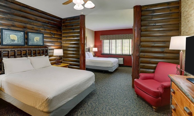 Columbia Hotel | Expanded Queen with Kitchenette & Closet! Stoney Creek Columbia